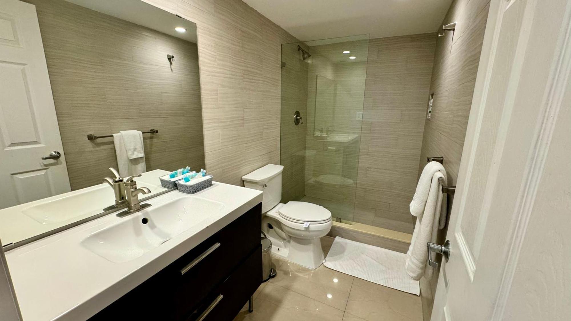 Sunny Isles, Beach Life! Parking Included ميامي بيتش المظهر الخارجي الصورة