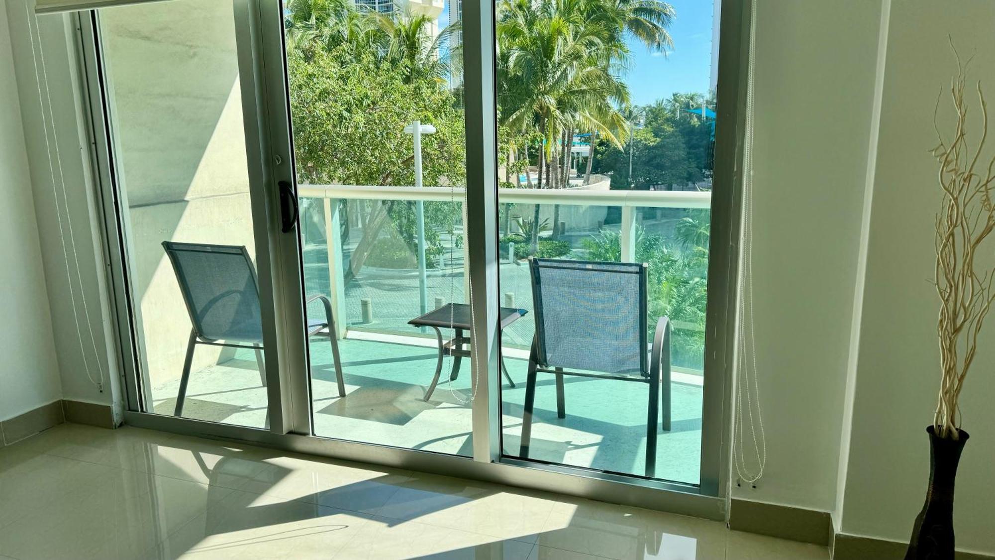 Sunny Isles, Beach Life! Parking Included ميامي بيتش المظهر الخارجي الصورة